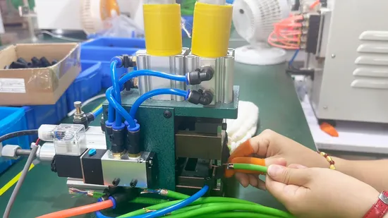 Gummiummanteltes flexibles Maschinenkabel mit Rollen + Glasfaser für den Einsatz auf Baustellen sowie in gewerblichen und landwirtschaftlichen Anlagen